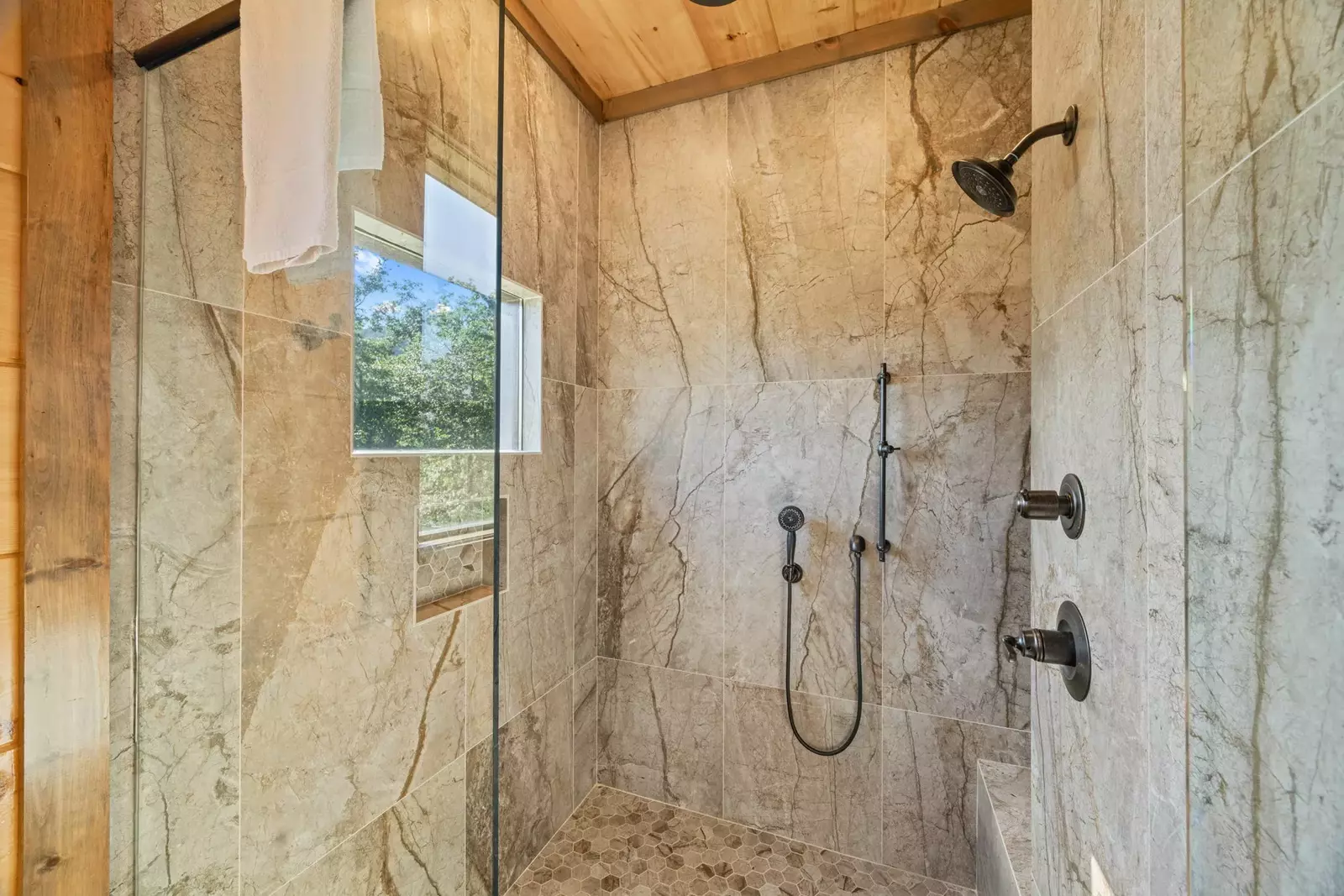 Property image, Interior, of Ace In The Hole