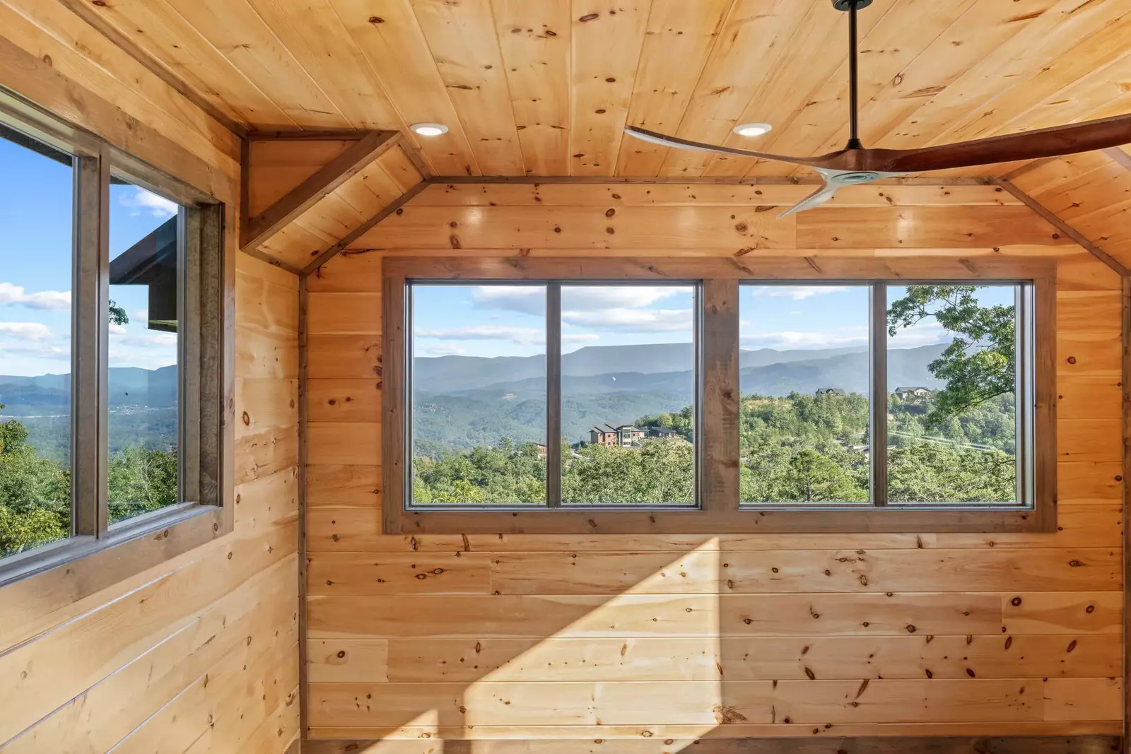 Property image, Interior, of Ace In The Hole