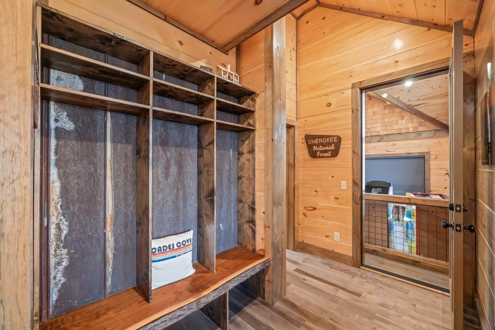 Property image, Interior, of Ace In The Hole