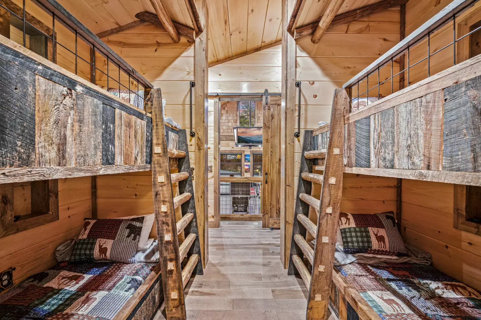 Property image, Interior, of Ace In The Hole