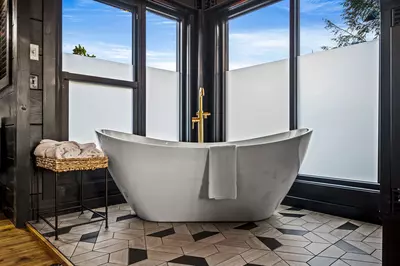 Property image, Interior, of Rhinestone Cowboy