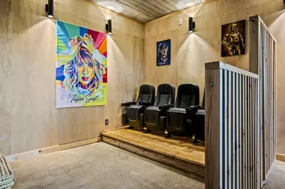 Property image, Interior, of Rhinestone Cowboy
