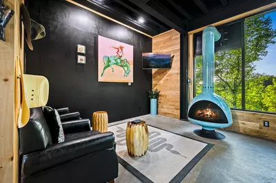 Property image, Interior, of Rhinestone Cowboy