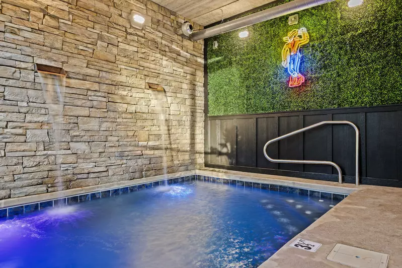 Property image, Interior, of Rhinestone Cowboy