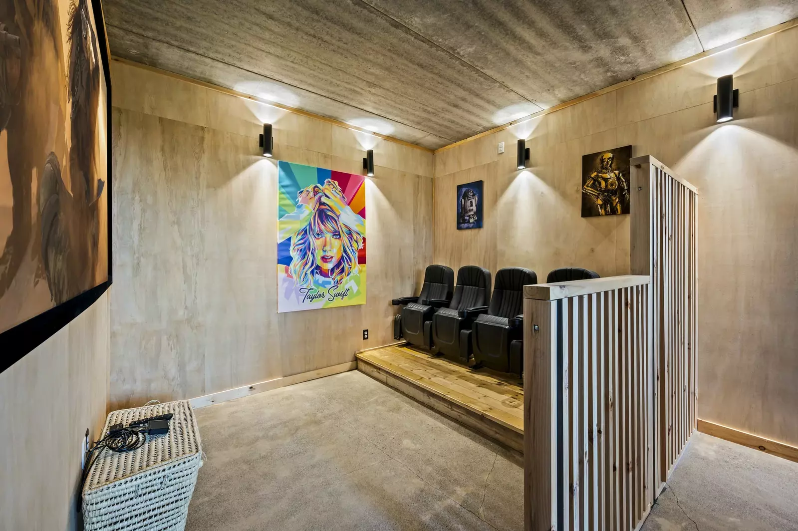 Property image, Interior, of Rhinestone Cowboy