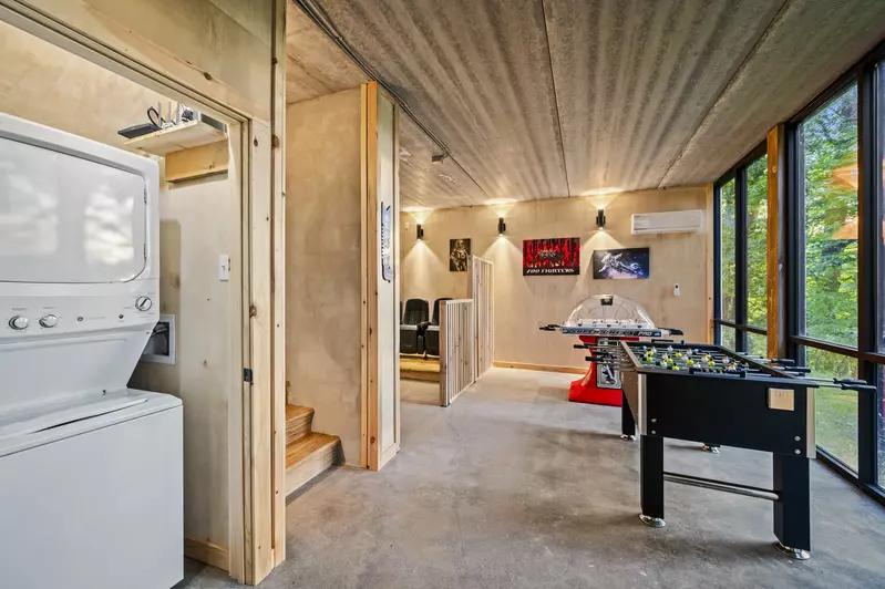 Property image, Interior, of Rhinestone Cowboy