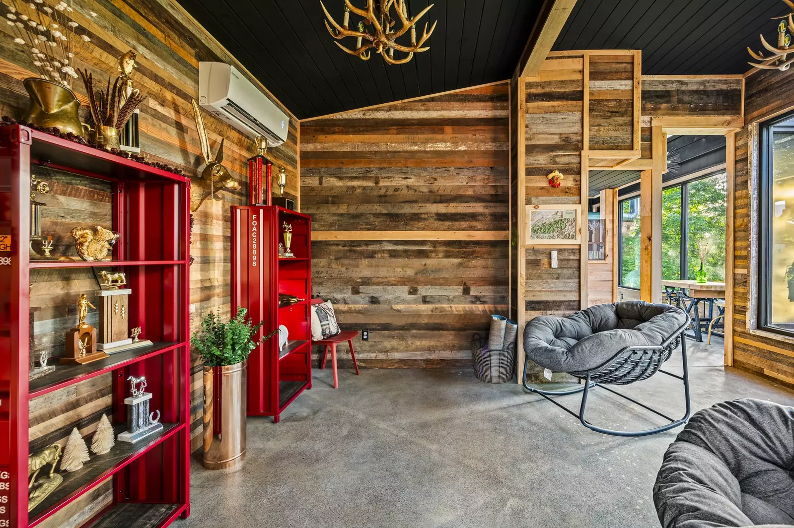 Property image, Interior, of Rhinestone Cowboy