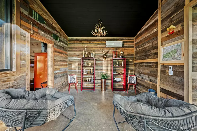 Property image, Interior, of Rhinestone Cowboy