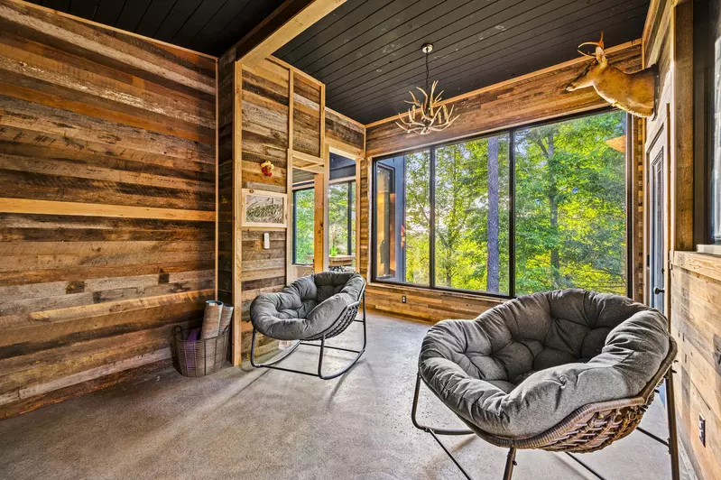 Property image, Interior, of Rhinestone Cowboy