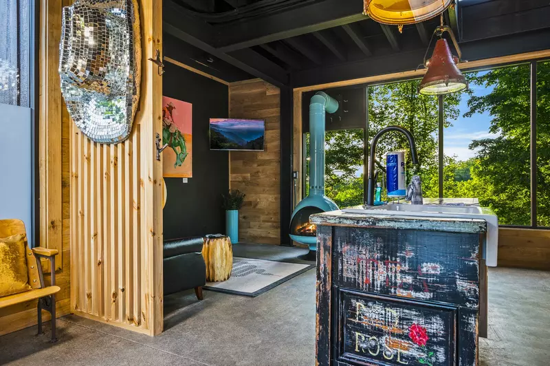 Property image, Interior, of Rhinestone Cowboy