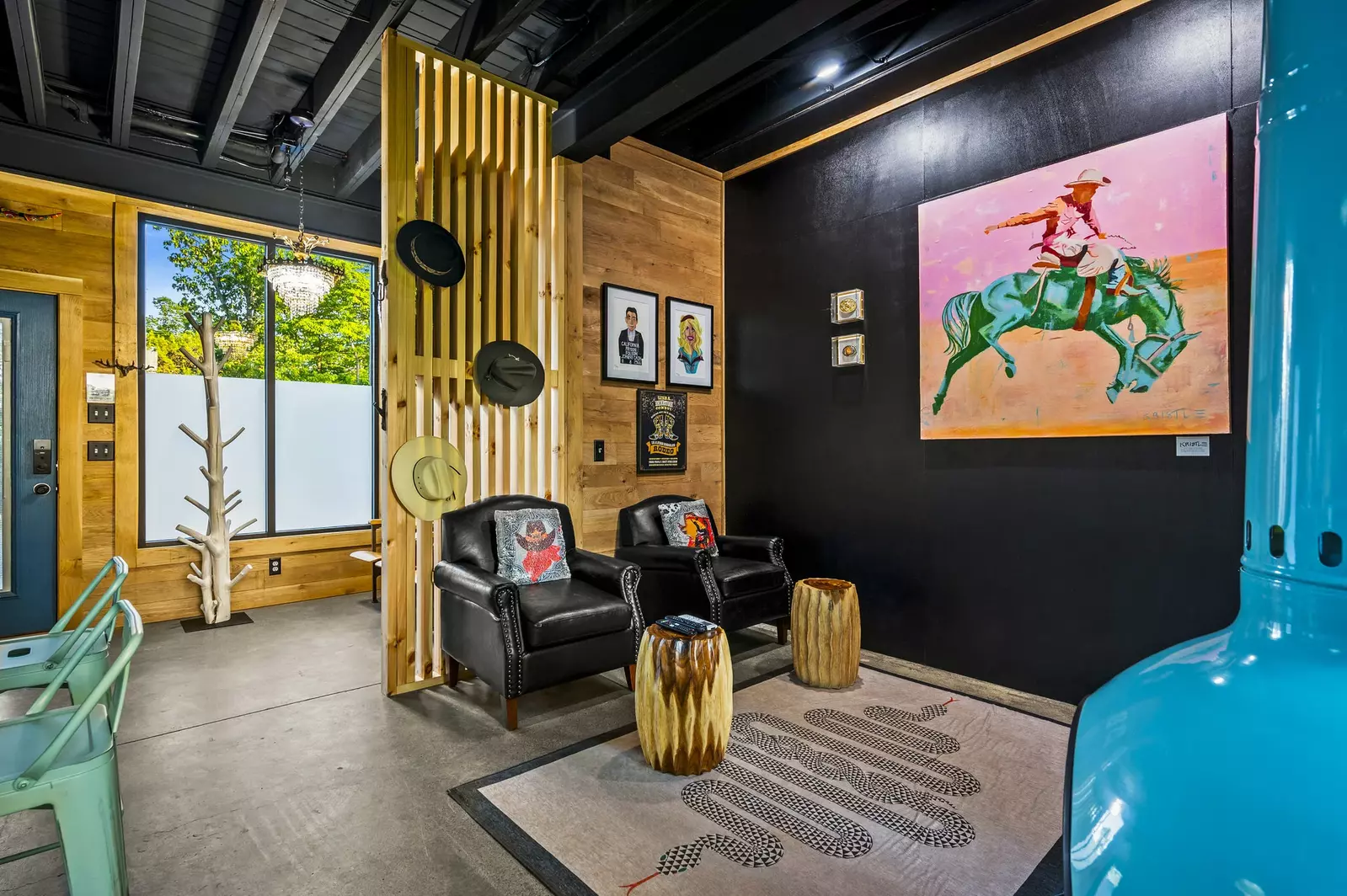 Property image, Interior, of Rhinestone Cowboy