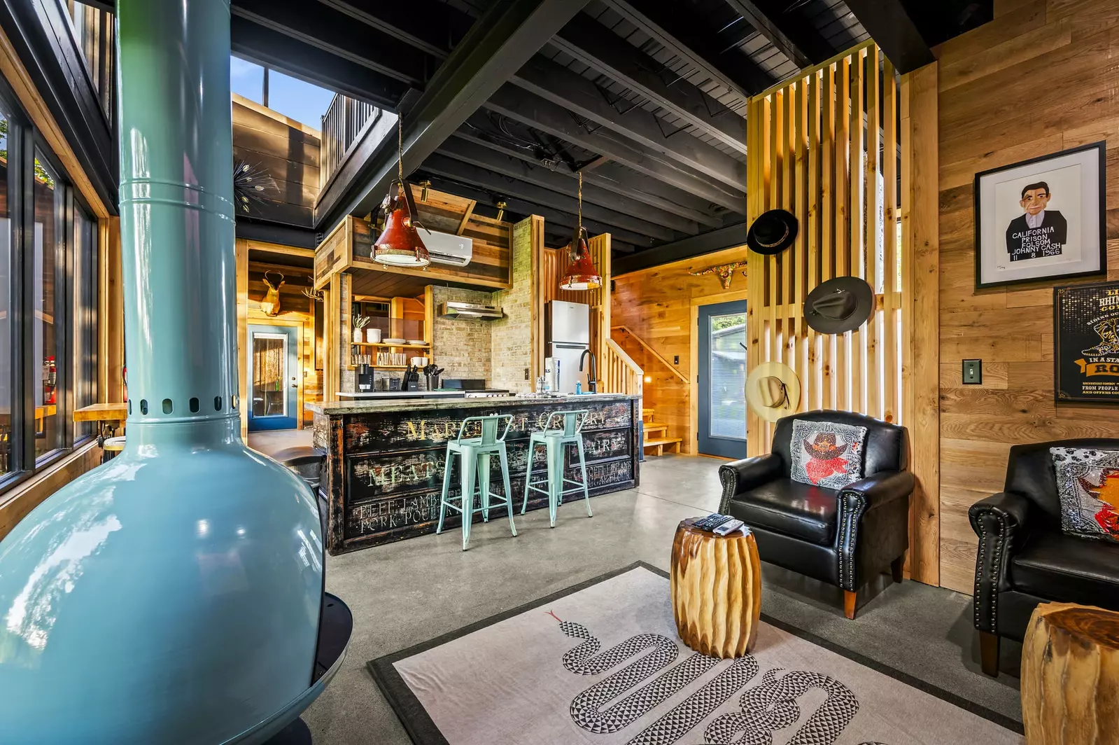 Property image, Interior, of Rhinestone Cowboy