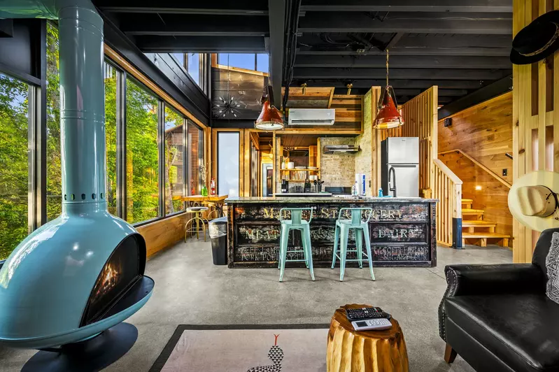 Property image, Interior, of Rhinestone Cowboy