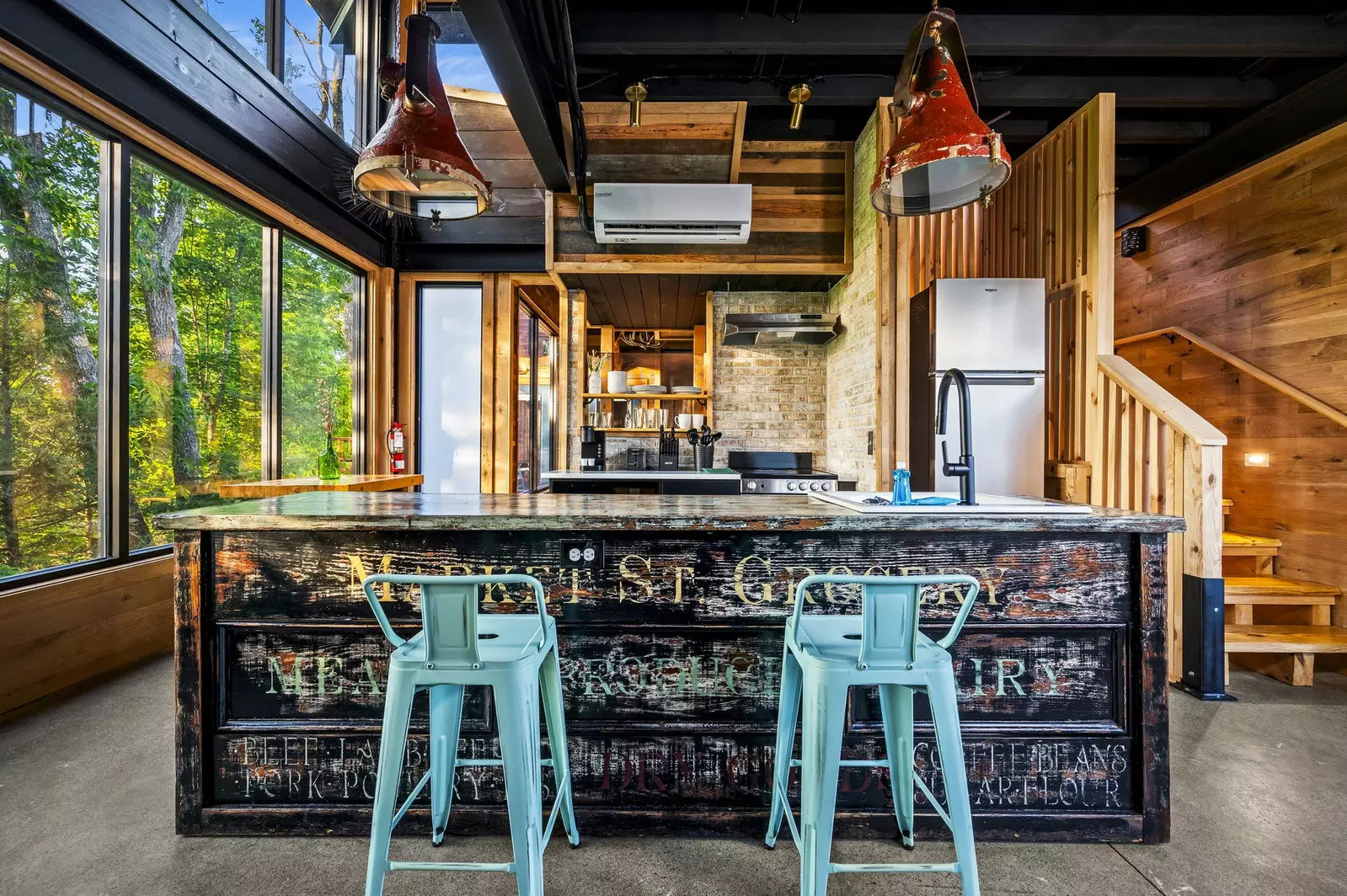 Property image, Interior, of Rhinestone Cowboy