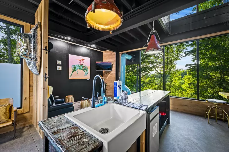 Property image, Interior, of Rhinestone Cowboy