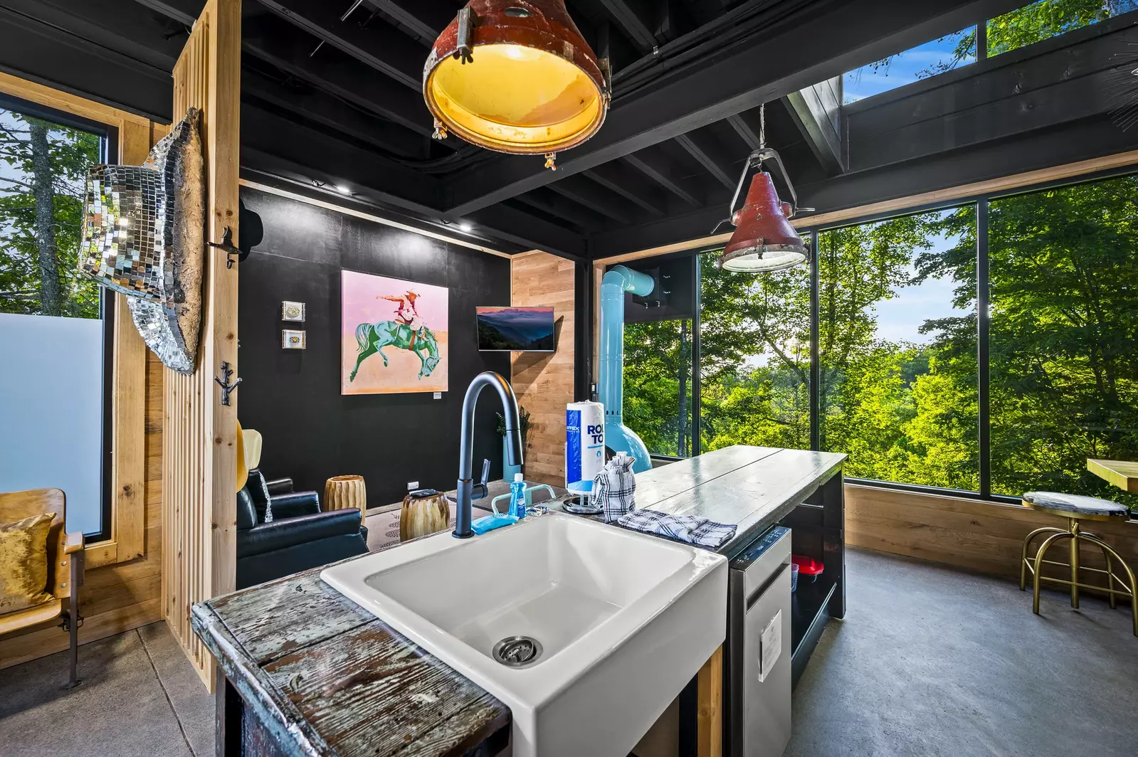 Property image, Interior, of Rhinestone Cowboy