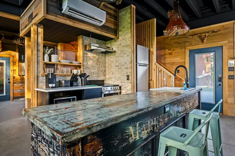 Property image, Interior, of Rhinestone Cowboy