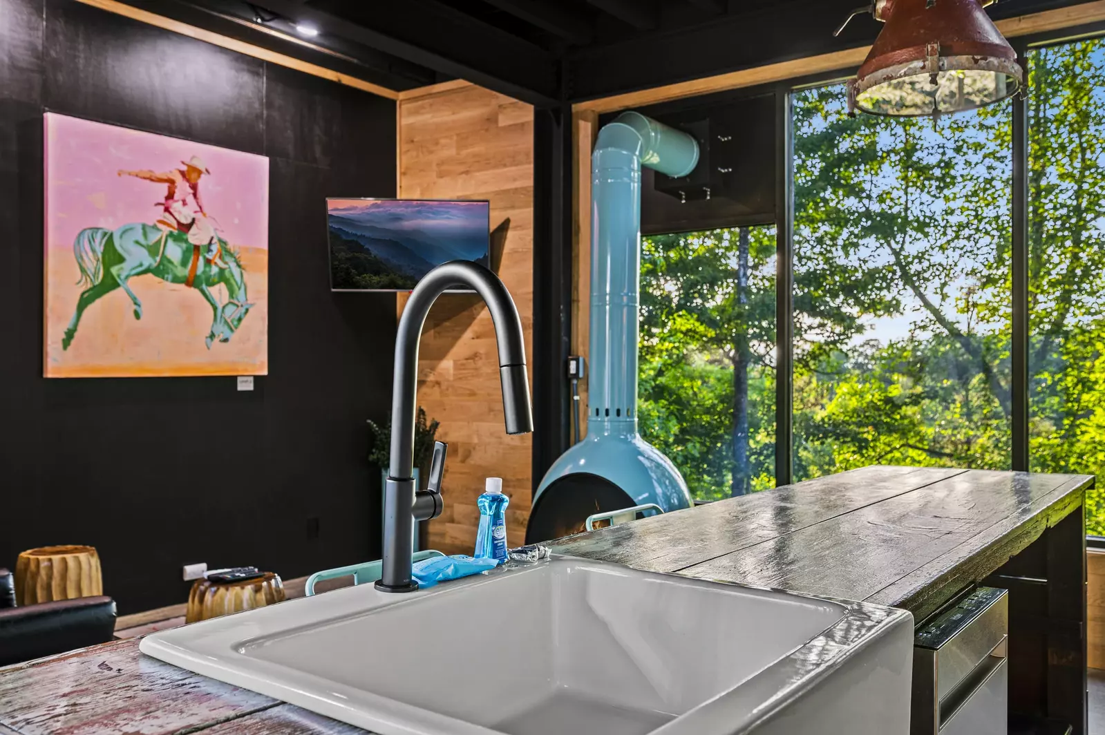 Property image, Interior, of Rhinestone Cowboy