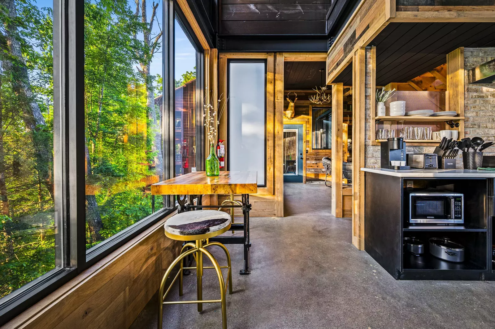 Property image, Interior, of Rhinestone Cowboy