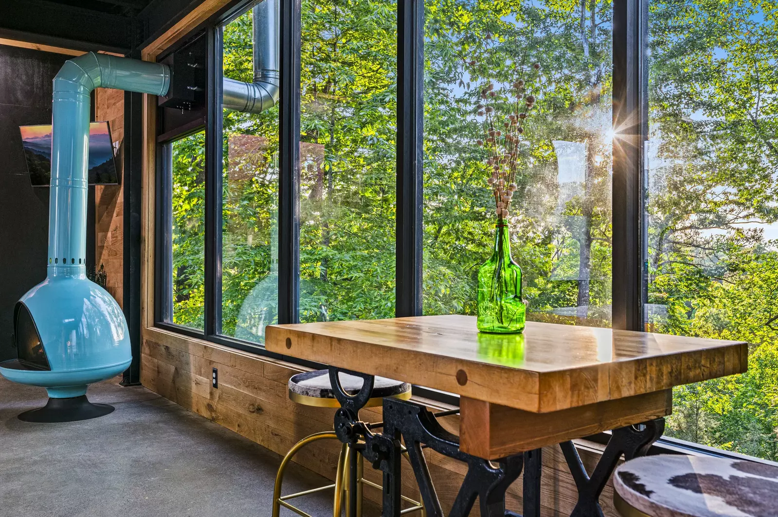 Property image, Interior, of Rhinestone Cowboy