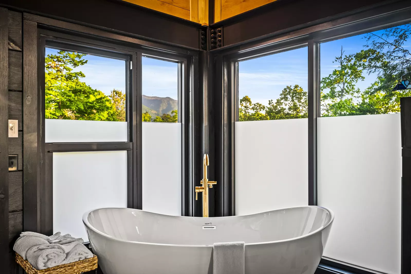 Property image, Interior, of Rhinestone Cowboy