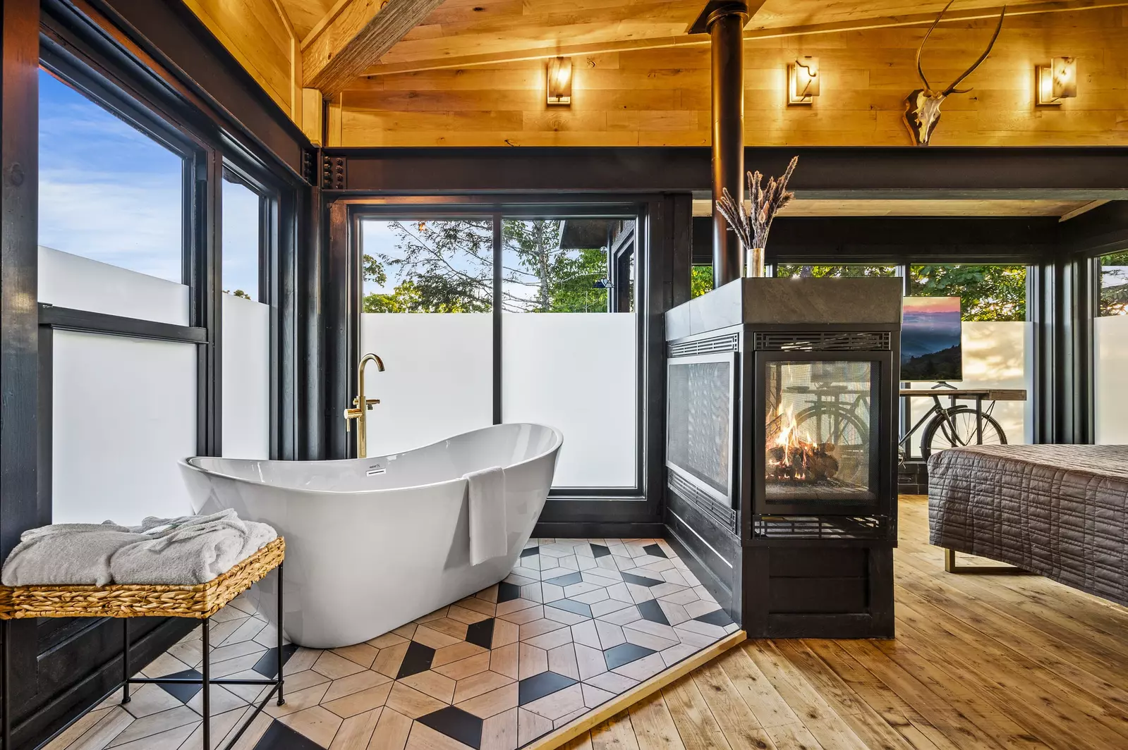 Property image, Interior, of Rhinestone Cowboy