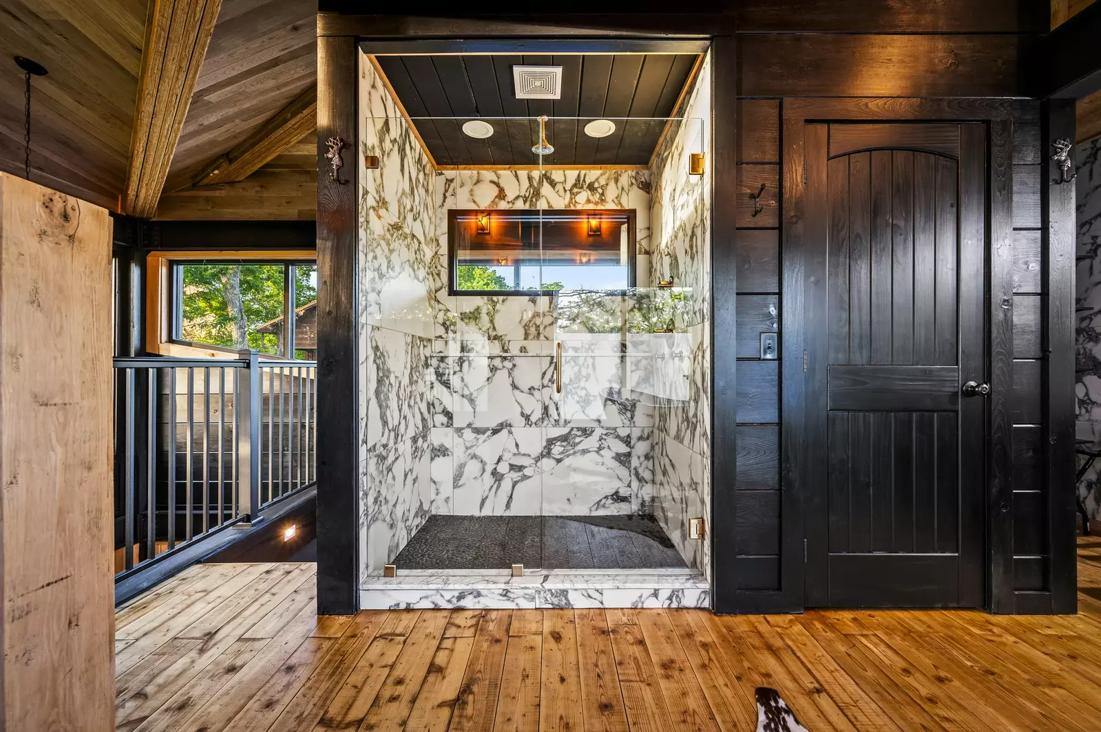 Property image, Interior, of Rhinestone Cowboy