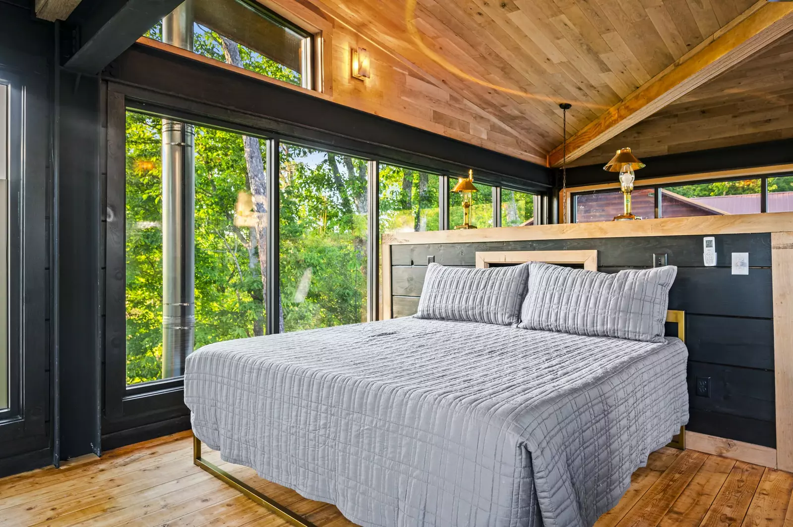 Property image, Interior, of Rhinestone Cowboy
