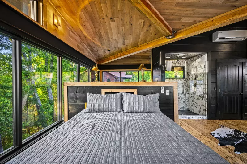 Property image, Interior, of Rhinestone Cowboy