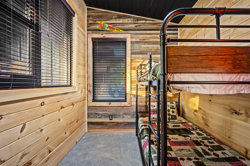 Property image, Interior, of Rhinestone Cowboy