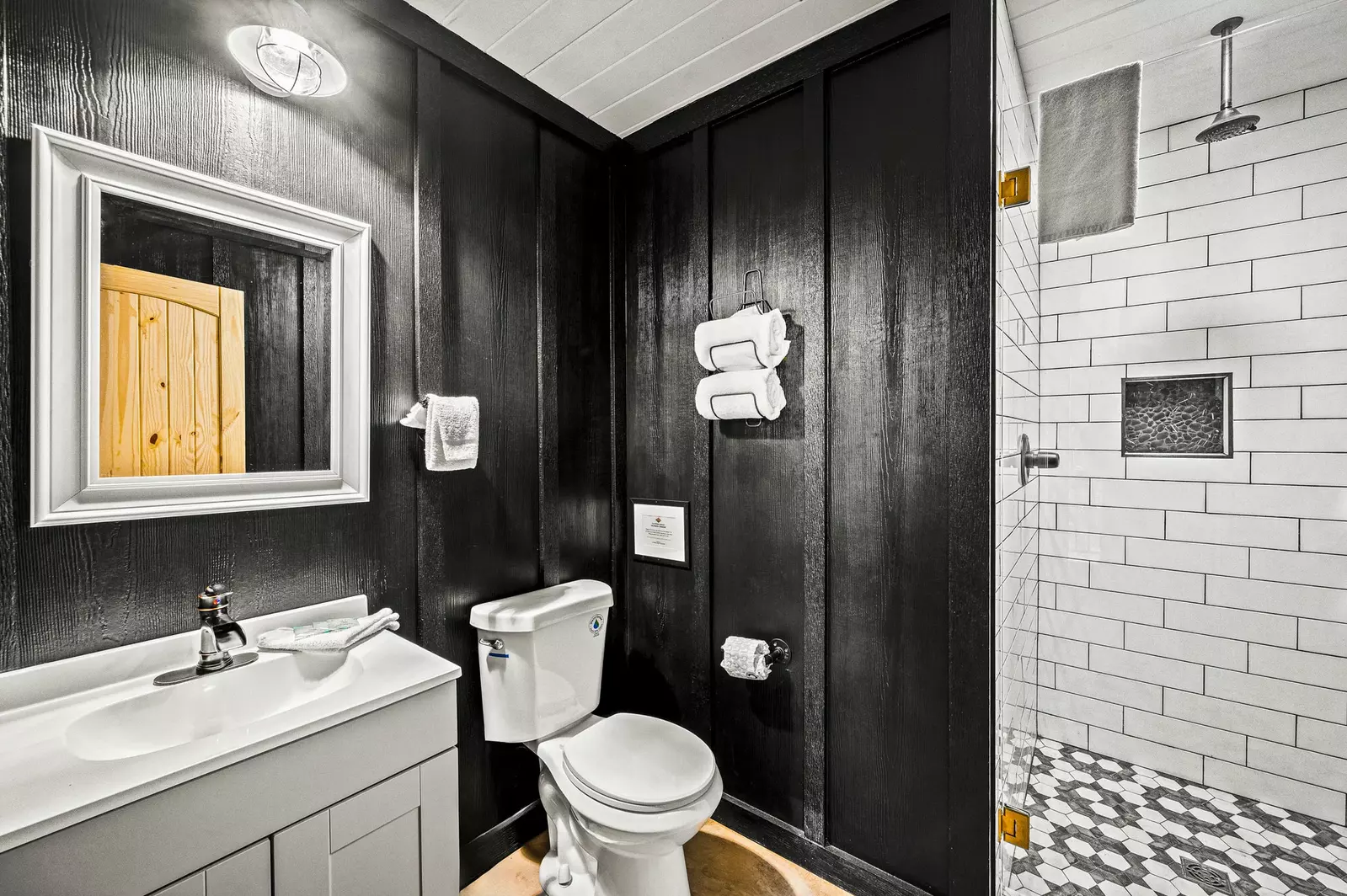 Property image, Interior, of Rhinestone Cowboy
