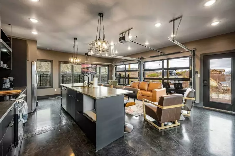 Property image, Interior, of Mountain Mermaid