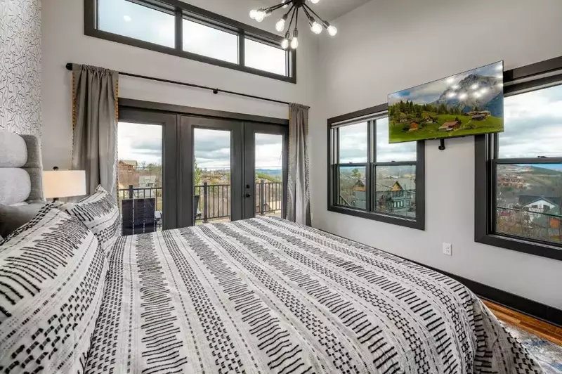 Property image, Interior, of Mountain Mermaid
