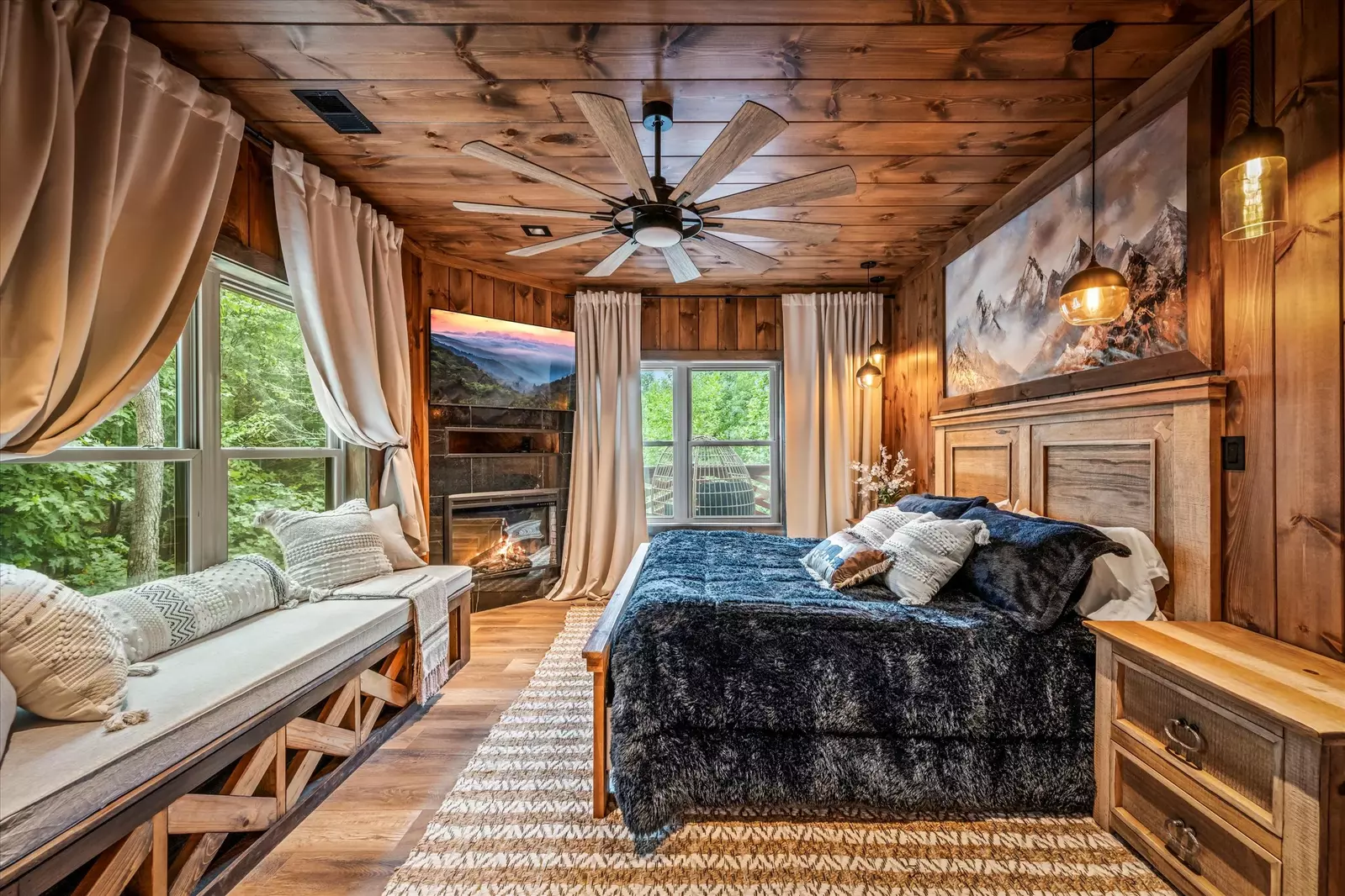 Property image, Interior, of Alpine Summit Pool and Spa Cabin