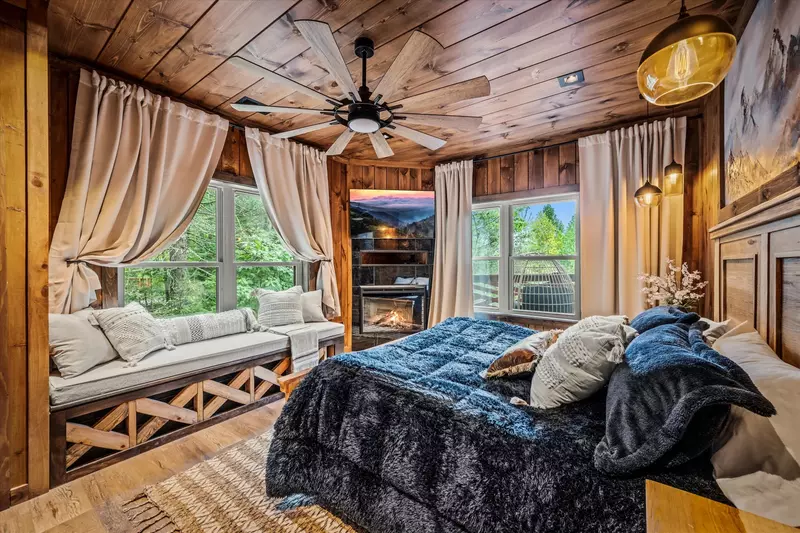 Property image, Interior, of Alpine Summit Pool and Spa Cabin