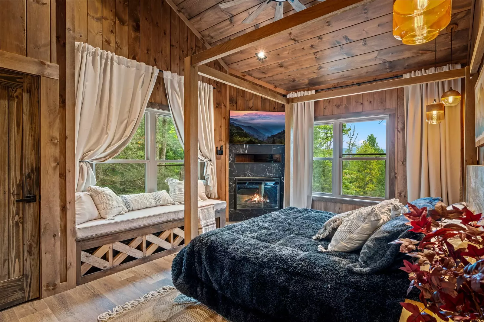 Property image, Interior, of Alpine Summit Pool and Spa Cabin