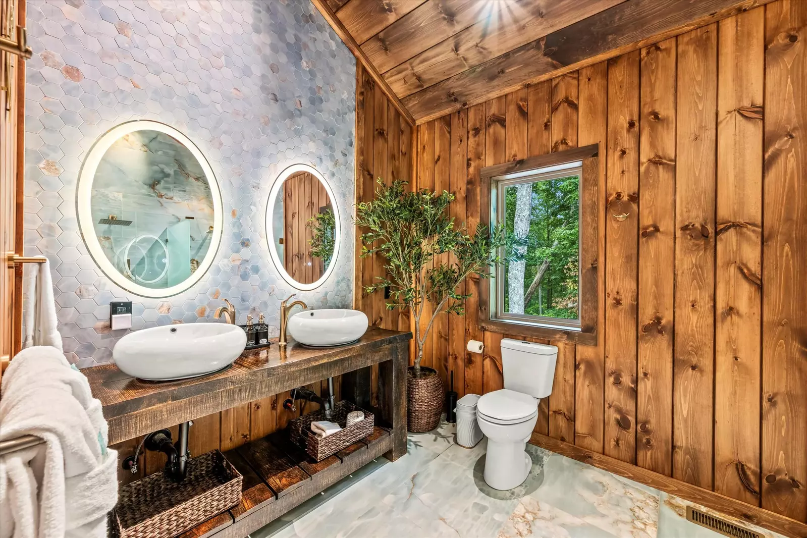 Property image, Interior, of Alpine Summit Pool and Spa Cabin