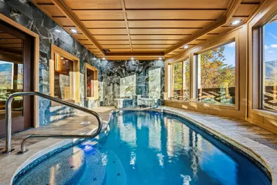 Luxe Alpine Haven Cabin and Spa