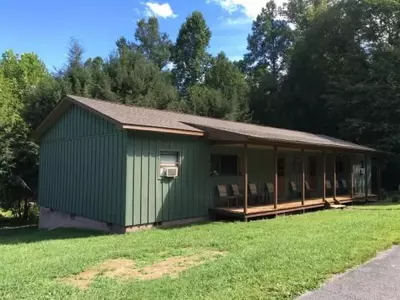 Wafloy's Countryside Lodge | Sleeps 24