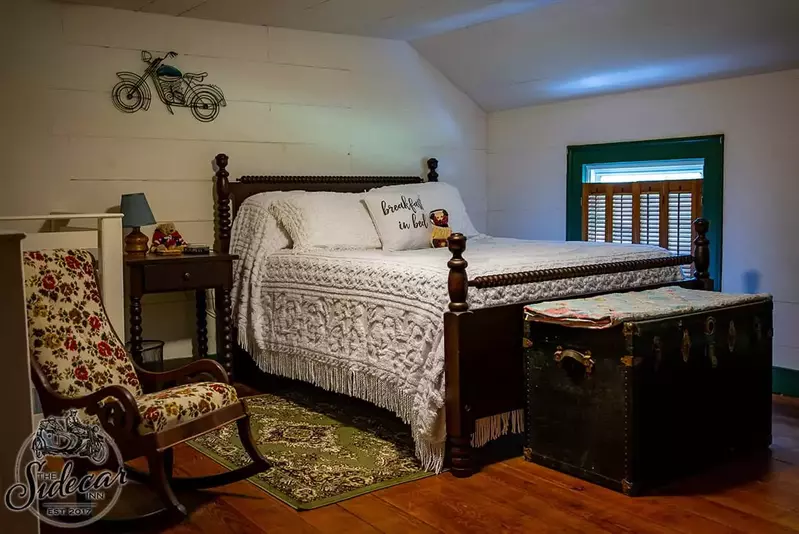 The Corkscrew Suite @ The Sidecar Inn Bed & Breakfast