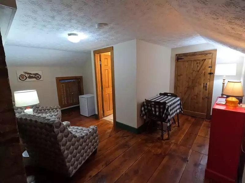 The Corkscrew Suite @ The Sidecar Inn Bed & Breakfast