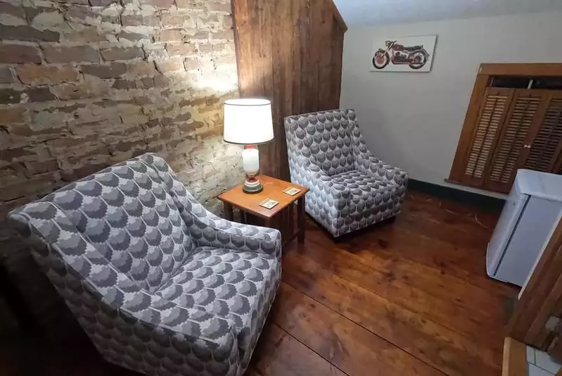 The Corkscrew Suite @ The Sidecar Inn Bed & Breakfast