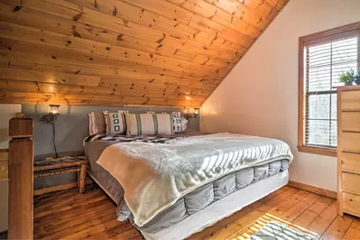 CREEKSIDE Cabin w/ LOFT by Pigeon Forge
