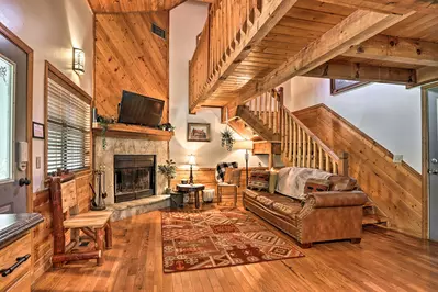 CREEKSIDE Tiny Cabin by Pigeon Forge