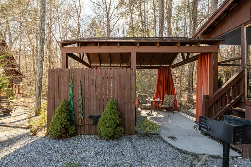 Cabin hot tub cabana