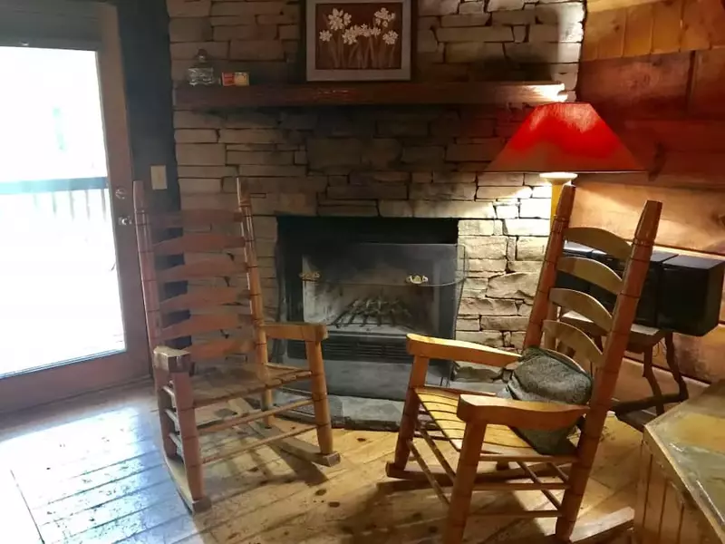 Gatlinburg Adventure Cabins - Teaberry 