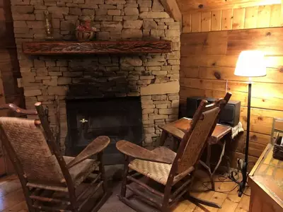 Gatlinburg Adventure Cabin - Mountain Camelia
