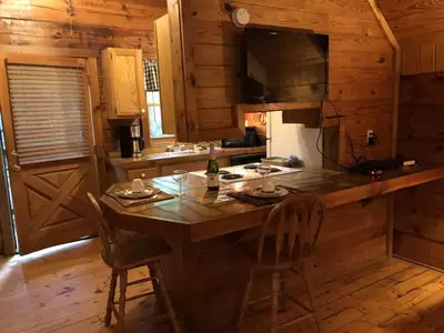 Gatlinburg Adventure Cabin - Mountain Camelia