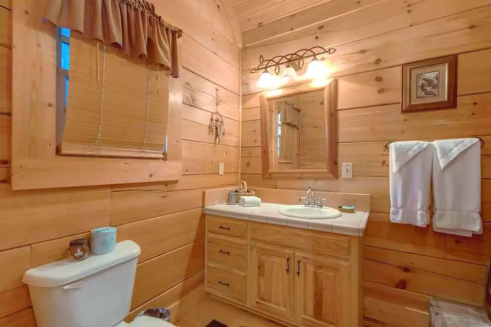 Lazy Bear Lodge — Cute+Cozy+Nestled in the Hills with Hot Tub and WiFi