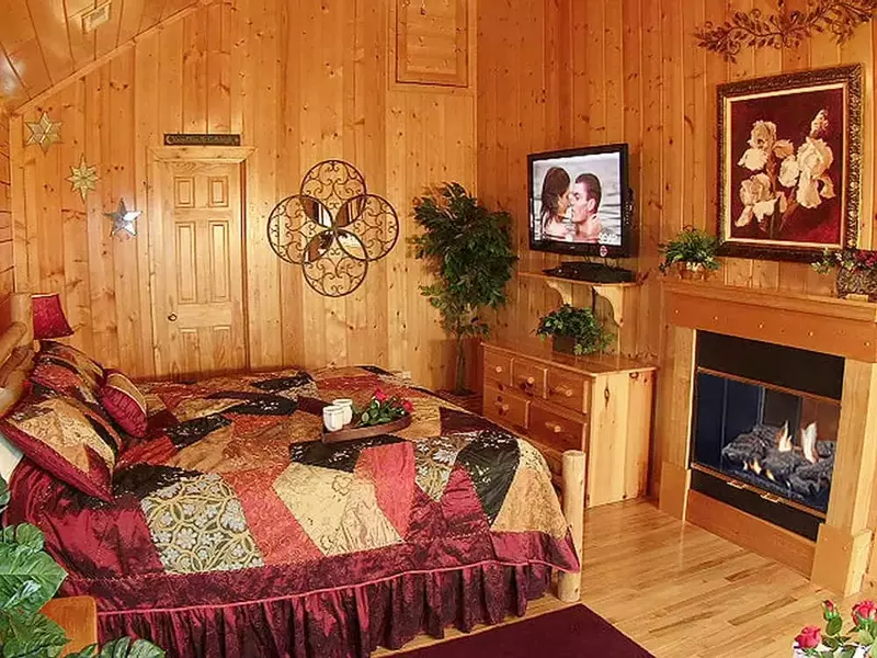 Enjoy the sparkling hot tub and a beautiful evening mountain sunset view!